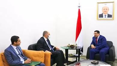 ​وزير الخارجية يبحث مع السفير المصري سبل تعزيز وتطوير العلاقات الثنائية بين البلدين